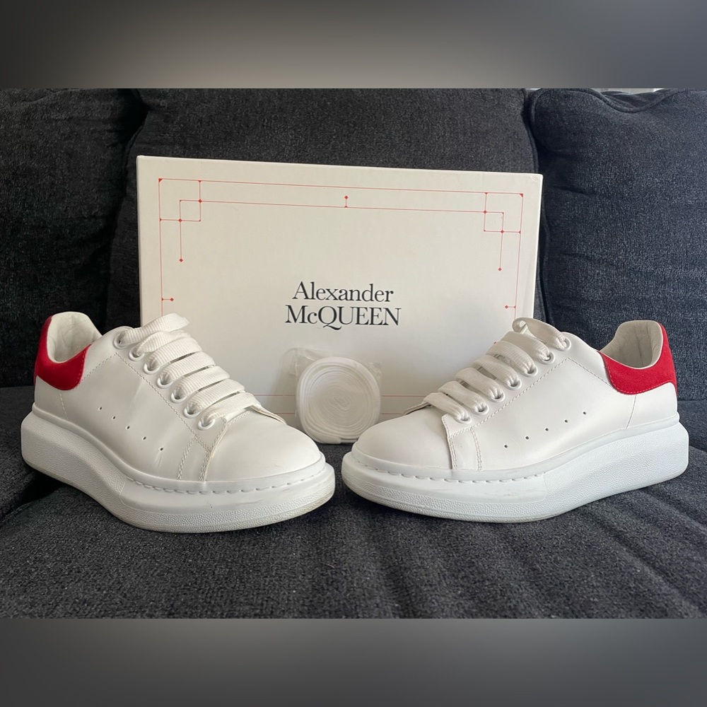 Men's Oversized Larry Leather Low-Top Sneakers